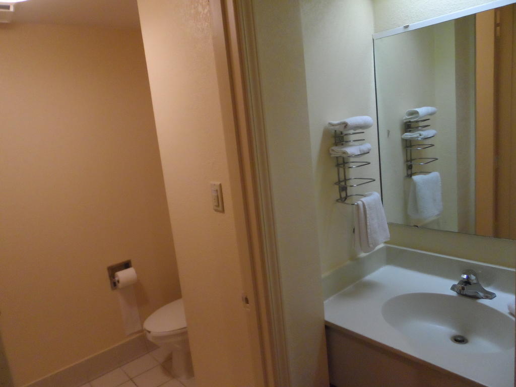 Americas Best Value Inn Evansville East Exterior photo
